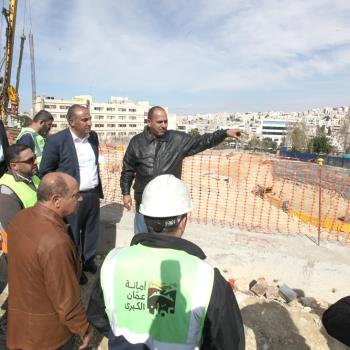 أمين عمان يتفقد سير العمل في مشاريع البنية التحتية للباص سريع التردد