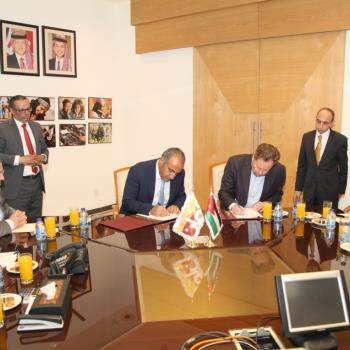 الأمانة توقع اتفاقية إعداد خطة التشغيل الموحد لمشروع الباص السريع في عمان والزرقاء